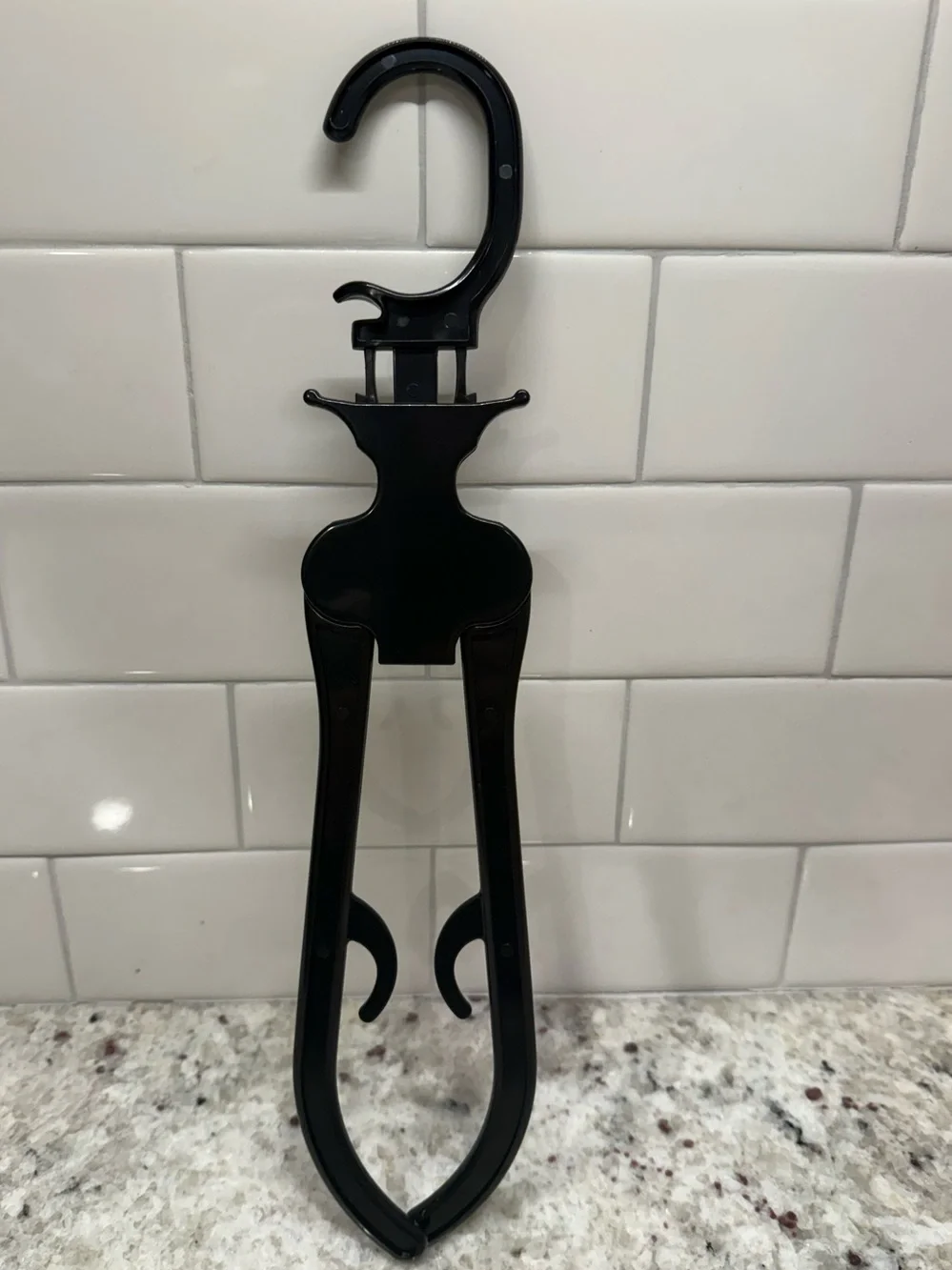 One Second Hanger - As Seen On TV - Expandable In A Second- 12 Hangers (B&W) NIB